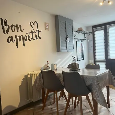 Appartement Chez Seb & Lulu, D'hotes Neufchâteau